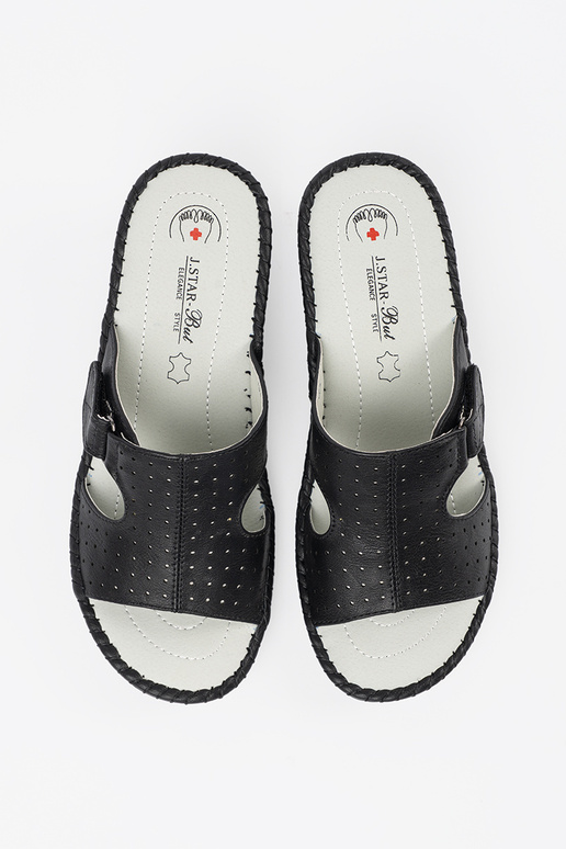 Chinelos em plataforma com recortes...