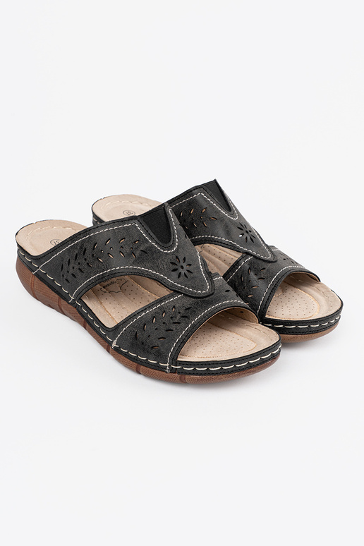 Chinelos com plataforma na cor preta Chinelos com plataforma na cor preta