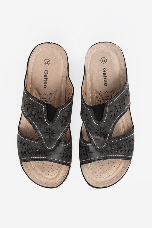 Chinelos com plataforma na cor preta Chinelos com plataforma na cor preta