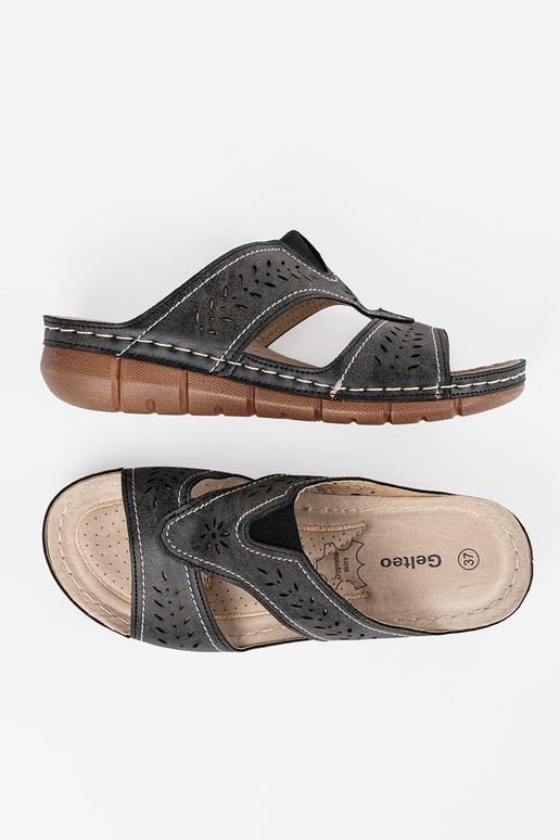 Chinelos com plataforma na cor preta Chinelos com plataforma na cor preta