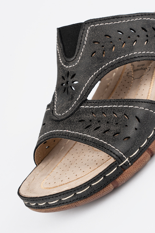 Chinelos com plataforma na cor preta Chinelos com plataforma na cor preta