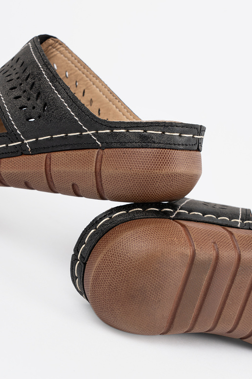 Chinelos com plataforma na cor preta Chinelos com plataforma na cor preta