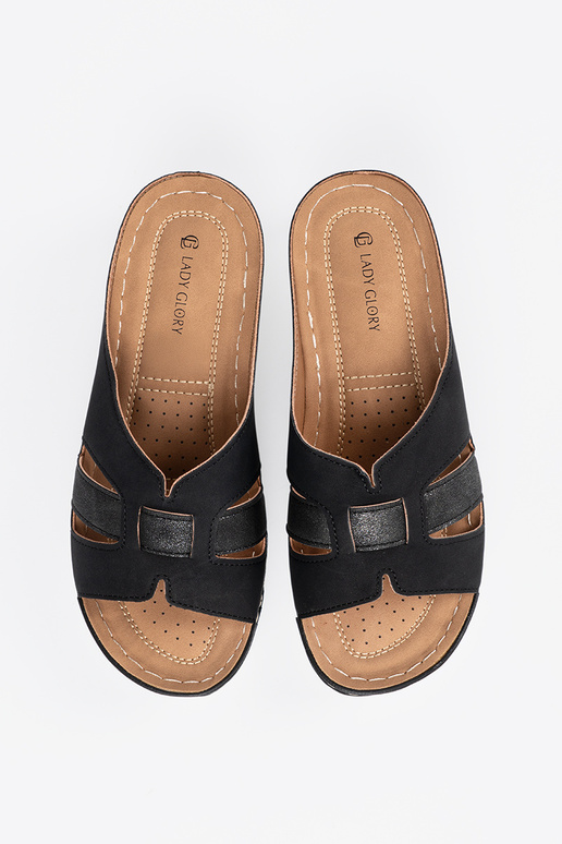 Chinelos femininos na cor preta