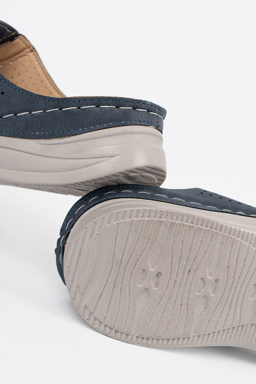 Chinelos confortáveis com detalhes na...