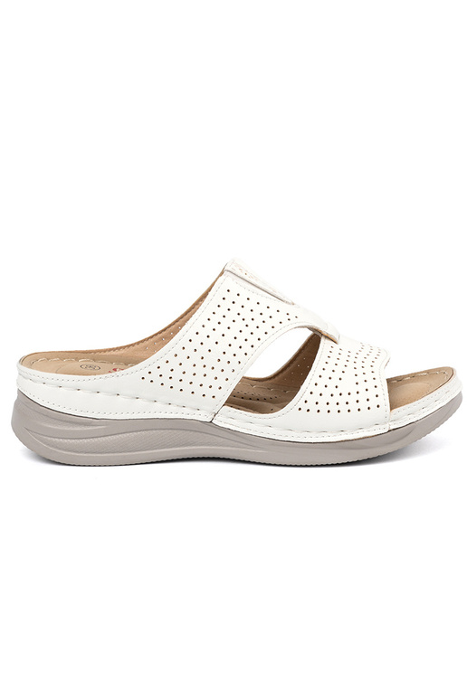 Chinelos confortáveis com detalhes na... Chinelos confortáveis com detalhes na...