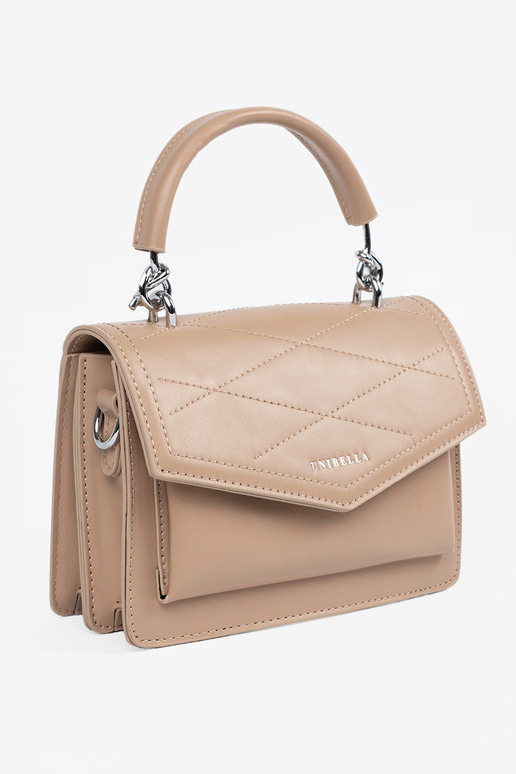 Bolsa em tom de marfim pouco elegante...