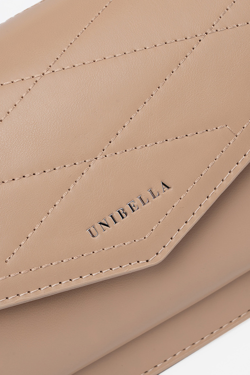 Bolsa em tom de marfim pouco elegante...