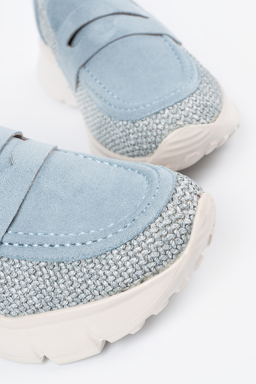 cor azul meio sapato em uma sola grossa cor azul meio sapato em uma sola grossa