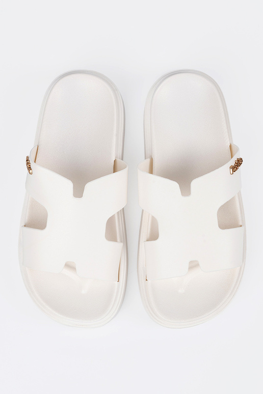 Chinelos mulheres cor branca com uma... Chinelos mulheres cor branca com uma...