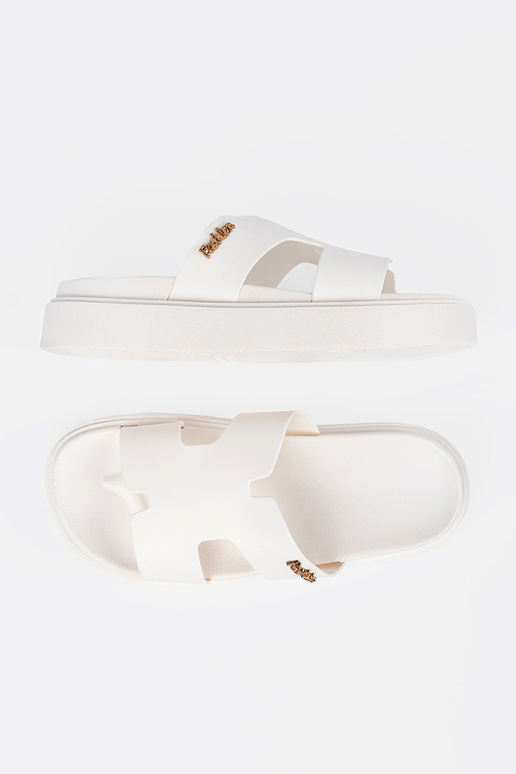 Chinelos mulheres cor branca com uma... Chinelos mulheres cor branca com uma...