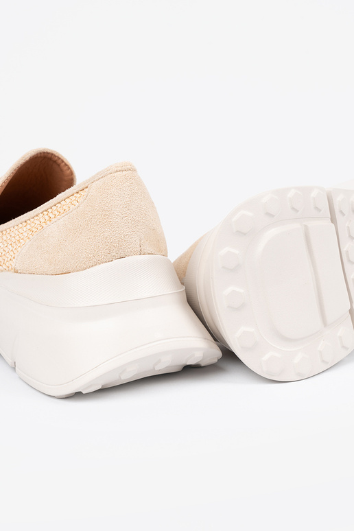 cor de marfim meio sapato em uma sola... cor de marfim meio sapato em uma sola...