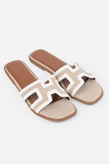 cor branca Chinelos... 2