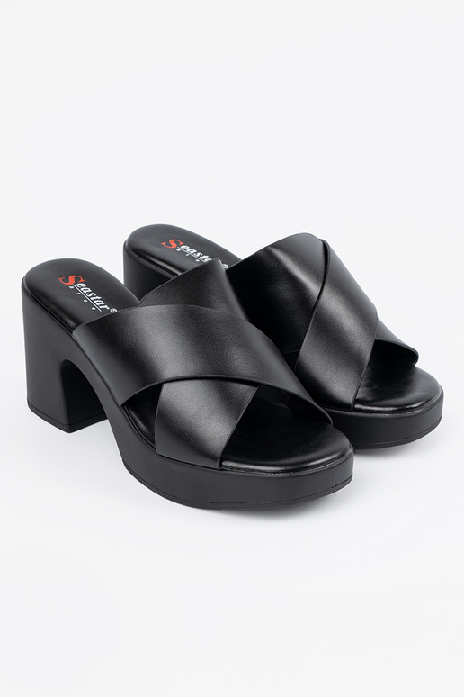 cor preta Chinelos no calcanhar