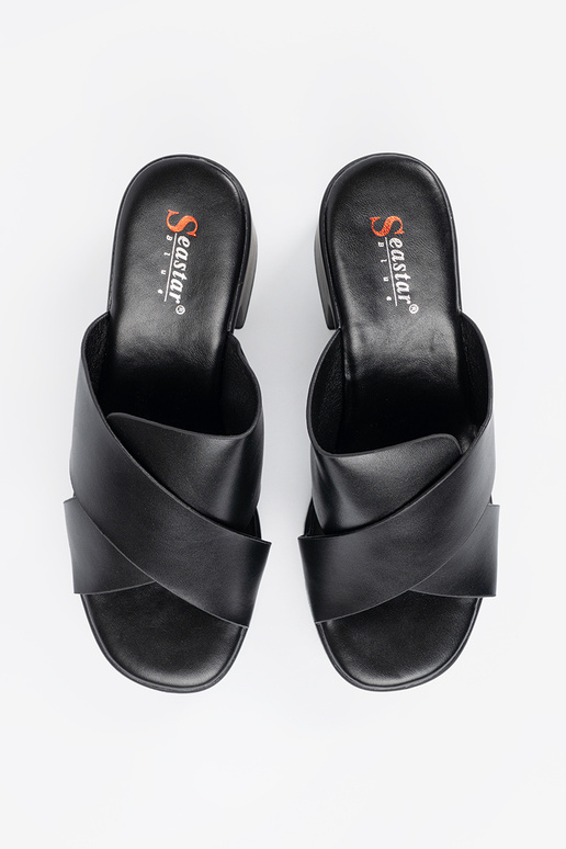 cor preta Chinelos no calcanhar