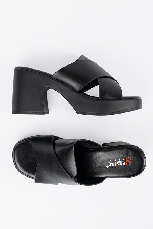 cor preta Chinelos no calcanhar