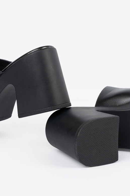 cor preta Chinelos no calcanhar