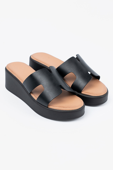 Chinelos femininos com uma... 2