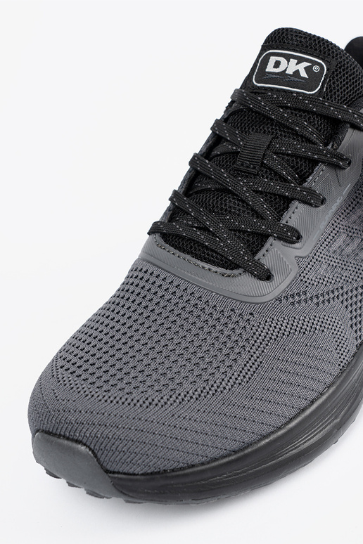 Tênis masculinos pretos com detalhes...