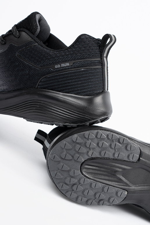 Tênis masculinos pretos com detalhes...