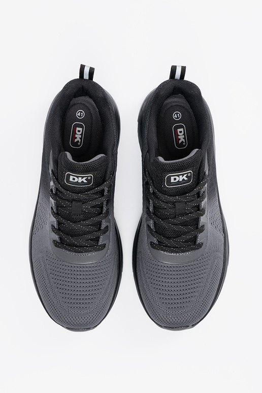 Tênis de esporte masculinos pretos...