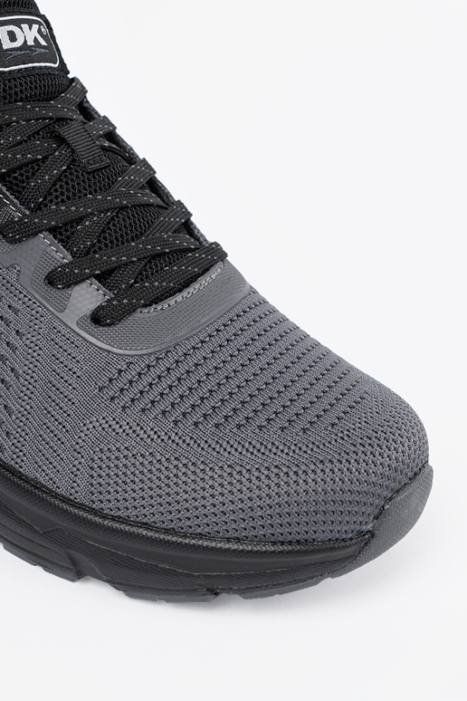 Tênis de esporte masculinos pretos...