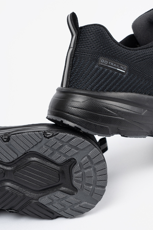 Tênis de esporte masculinos pretos...