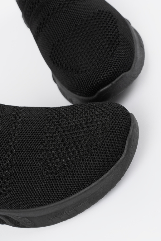 Tênis femininos pretos com fecho