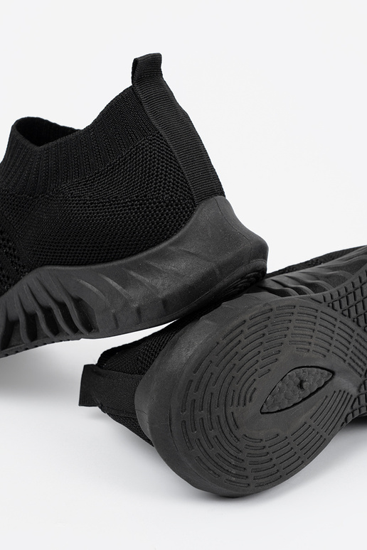 Tênis femininos pretos com fecho