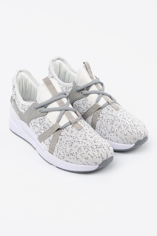 Sapatos de estilo esportivo cor... Sapatos de estilo esportivo cor...