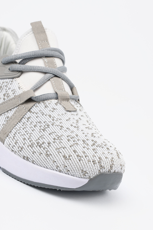 Sapatos de estilo esportivo cor... Sapatos de estilo esportivo cor...