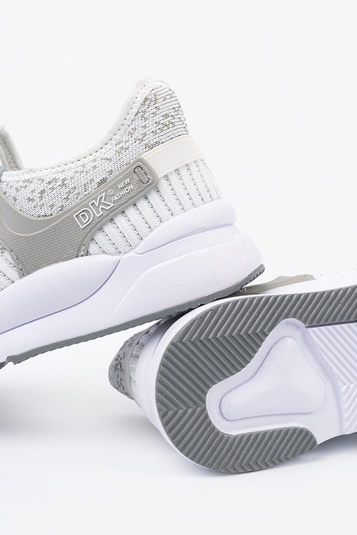 Sapatos de estilo esportivo cor... Sapatos de estilo esportivo cor...