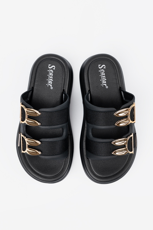 Chinelos ze douradomi klamrami com... Chinelos ze douradomi klamrami com...