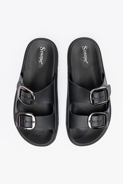 Chinelos cor preta ze pratami klamrami Chinelos cor preta ze pratami klamrami