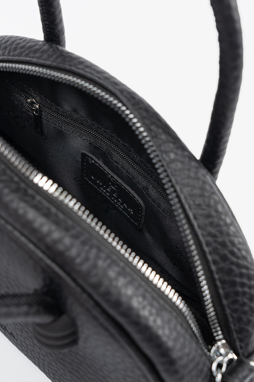 Carteira preta com alças