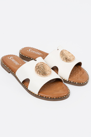 Chinelos cor branca com... 2