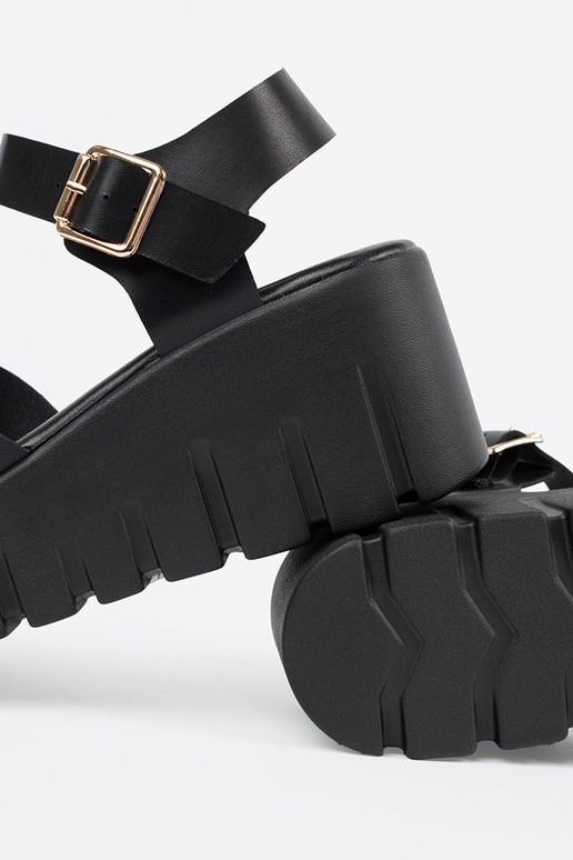 Sapatos com alta plataforma pretos Sapatos com alta plataforma pretos