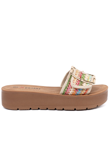 Chinelos coloridos com fivelas