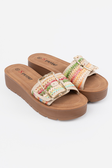 Chinelos coloridos com fivelas 2