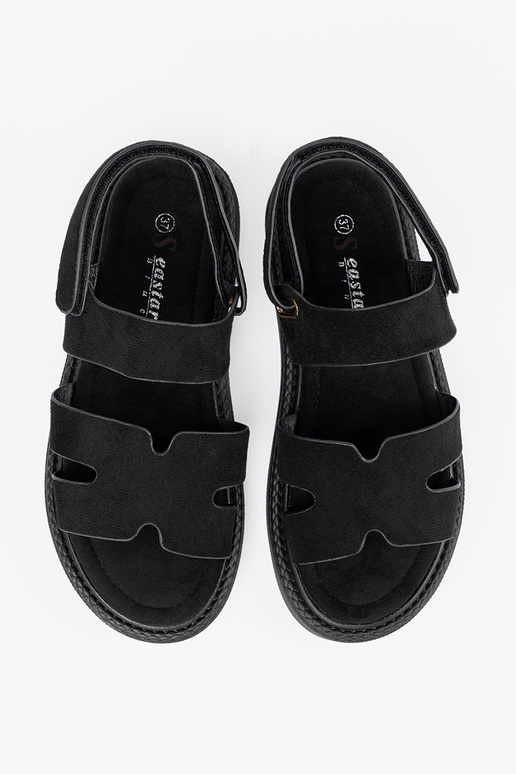 sandálias cor preta com uma...