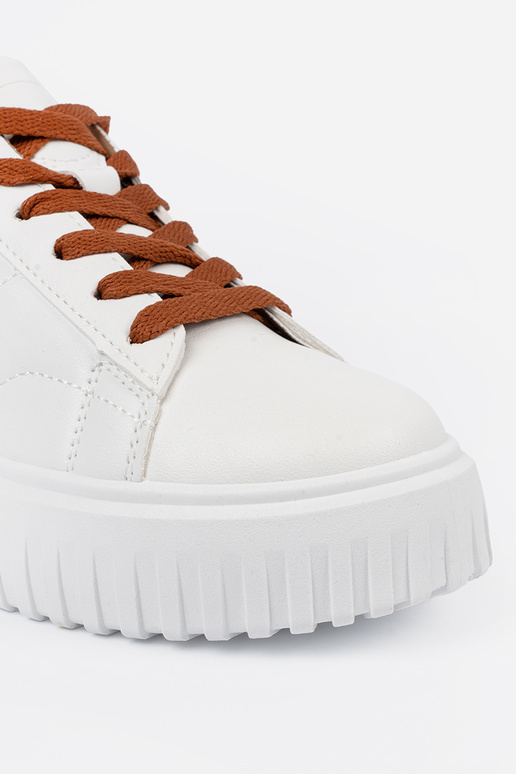 Sapatos brancos de estilo esportivo...