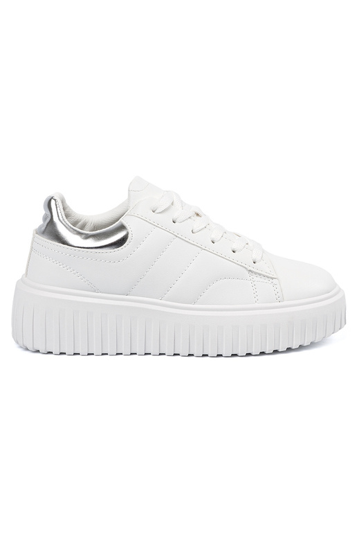 Sapatos brancos de estilo esportivo...