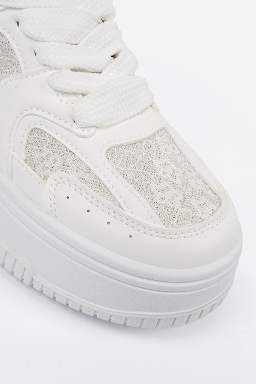 Sapatos de estilo esportivo brancos...