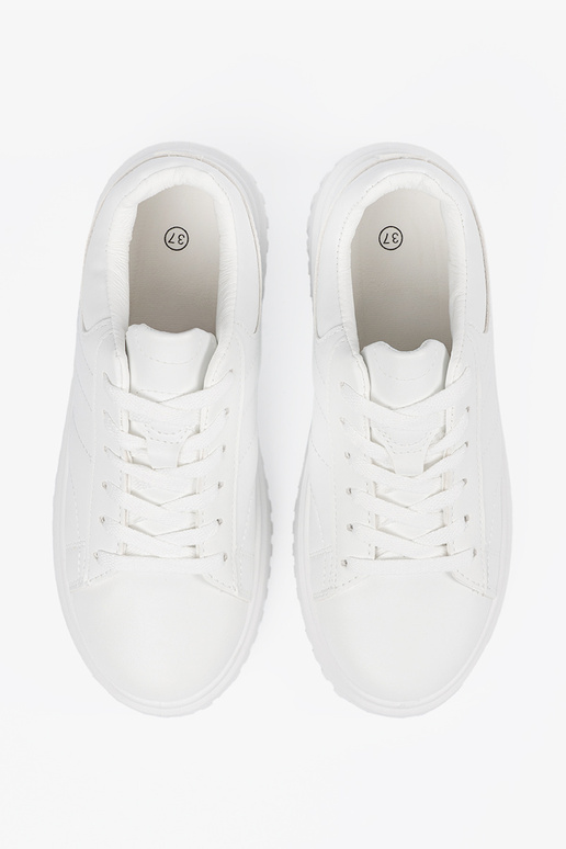 Sapatos brancos de estilo esportivo