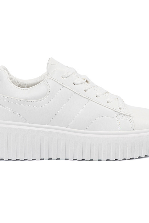 Sapatos brancos de estilo esportivo