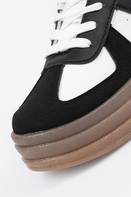 Tênis esportivos preto e branco com...