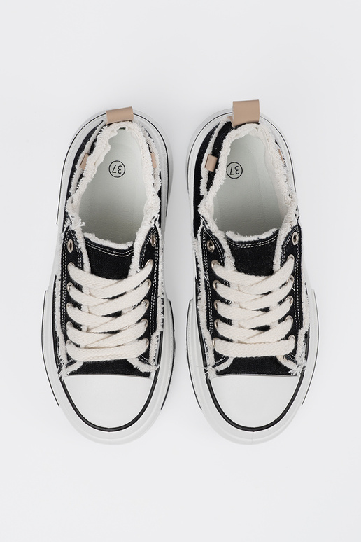 Tênis femininos pretos de modelo...