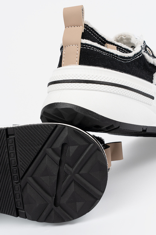 Tênis femininos pretos de modelo...