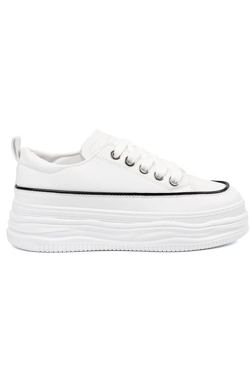 Sapatos femininos brancos com plataforma