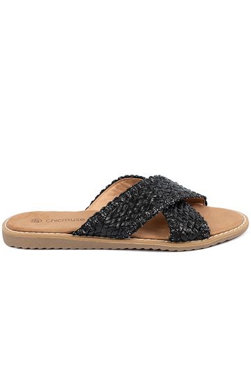Chinelas femininas pretas...