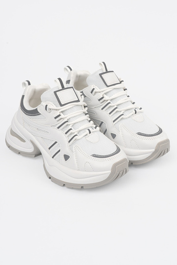 Sapatos femininos brancos... 2